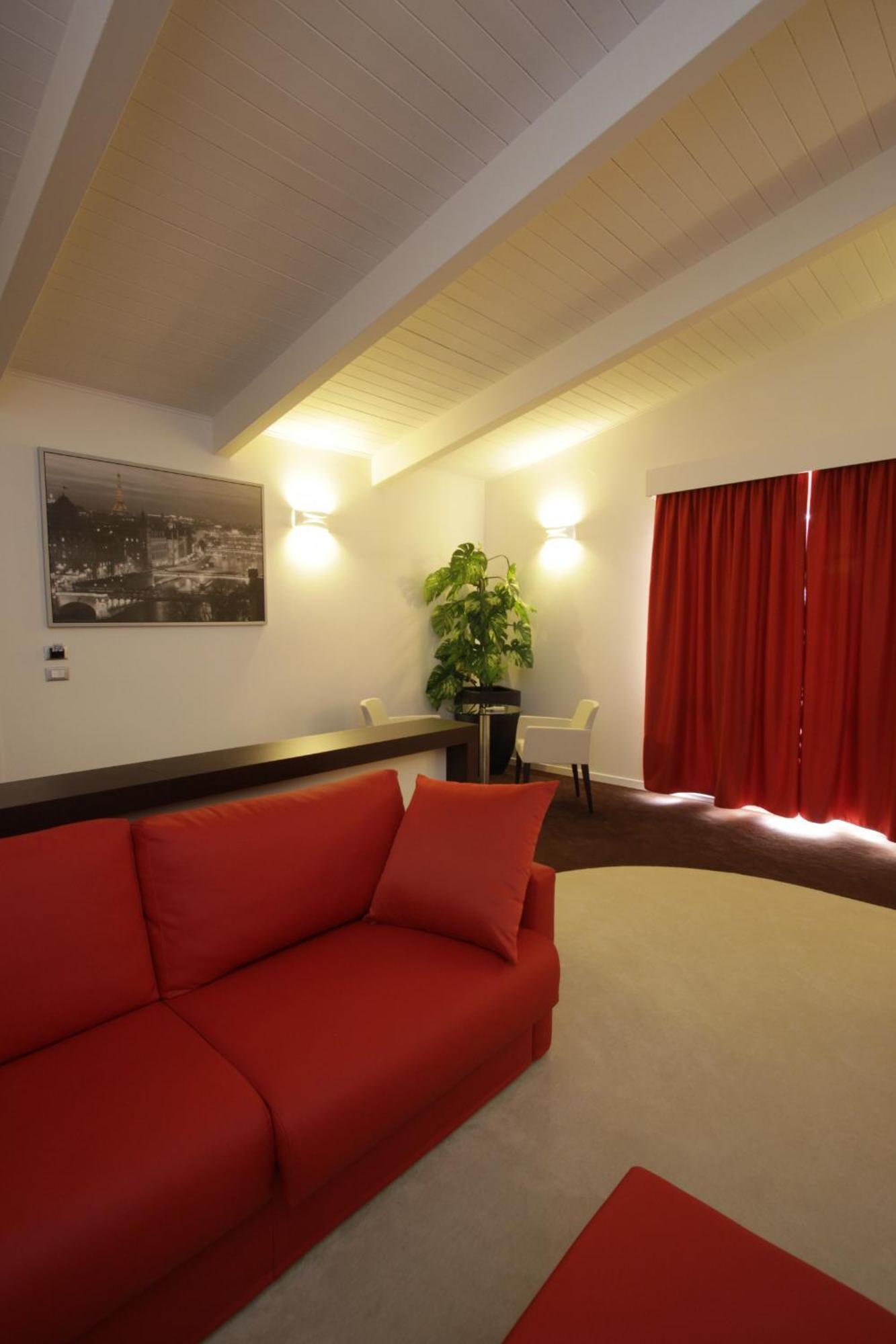 Hotel Paradise Airport Forli Exterior photo